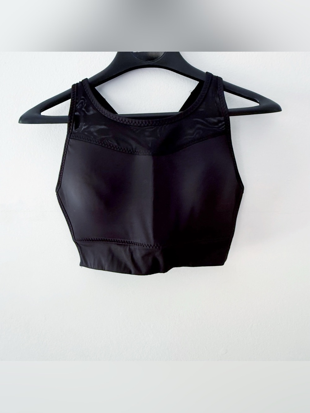 Athleta Women Mesh Trim‎ Padded Sports Bra Crossback Size Small Black Athletic